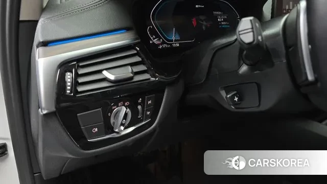 BMW 5 Series (G30) id 3645584 из Кореи 8