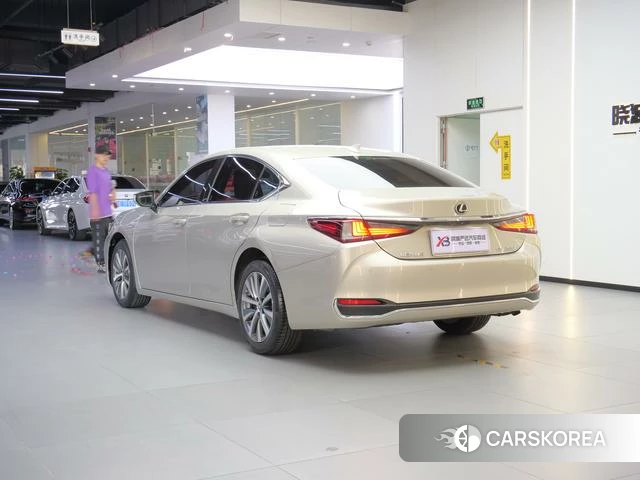 Lexus ES id 4368407 из Китая 8