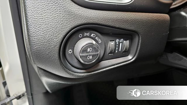 Jeep Renegade id 3801275 из Кореи 8