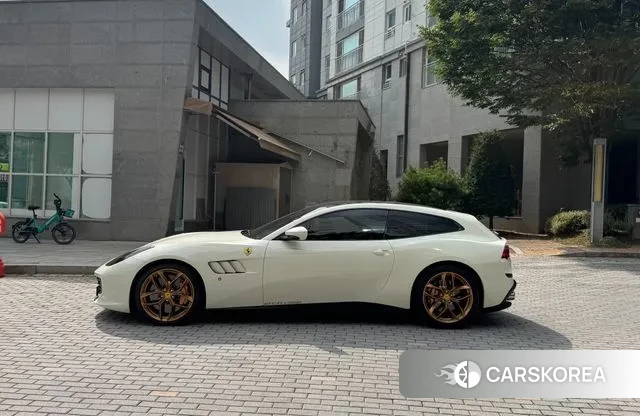 Ferrari GTC4 Russo id 3214893 из Кореи 8
