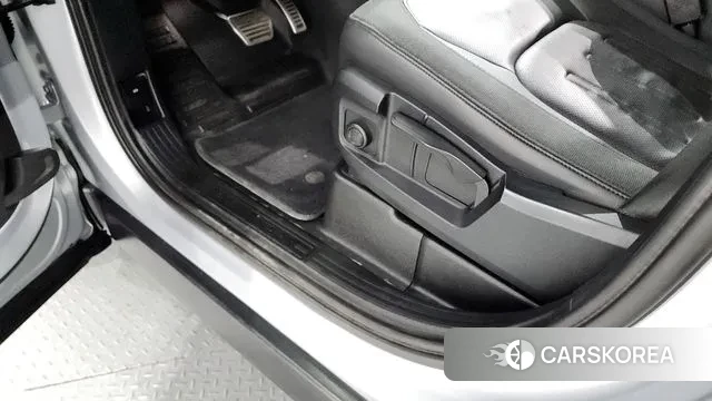 Land Rover Defender (L663) id 3017825 из Кореи 8