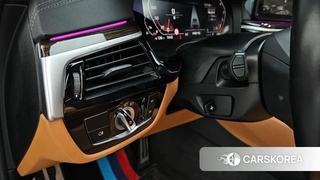 BMW 5 Series (G30) id 3860509 из Кореи 8