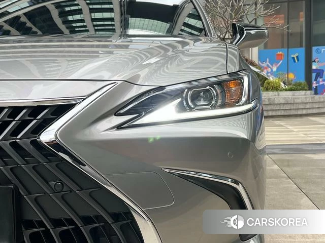 Lexus ES id 4374424 из Китая 8