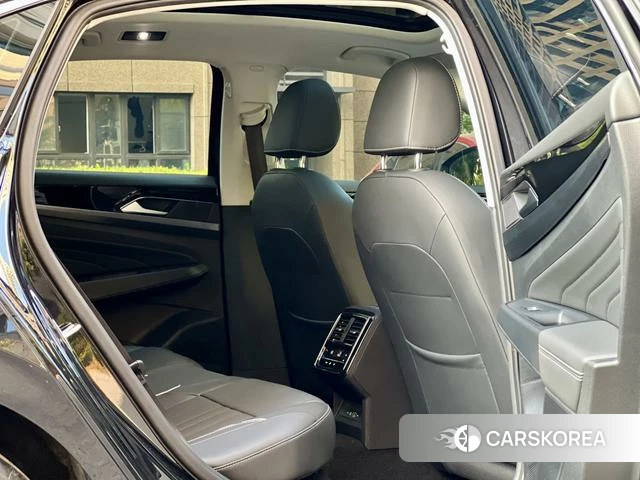 Volkswagen Passat id 4359105 из Китая 8