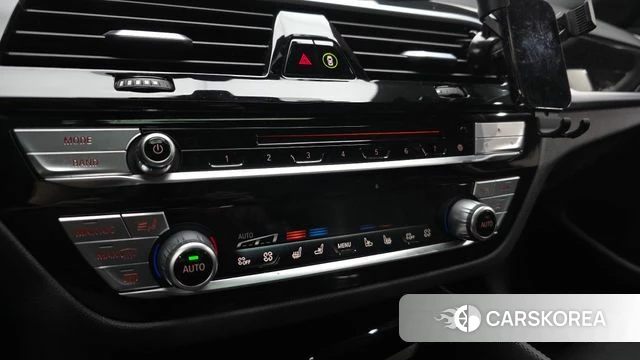 BMW 5 Series (G30) id 3955362 из Кореи 8