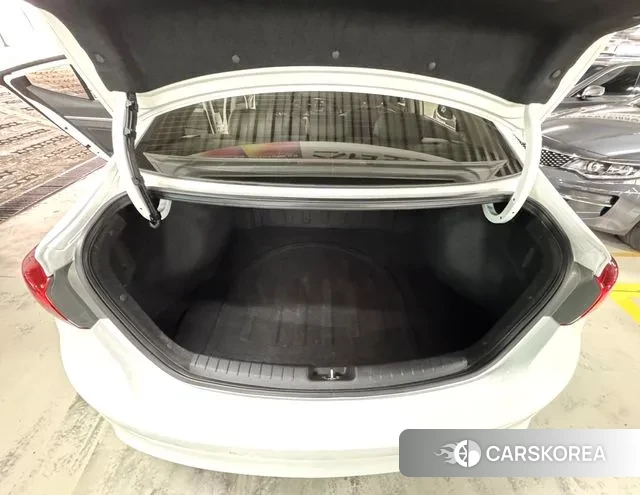 Hyundai Avante AD id 3357142 из Кореи 8