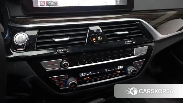 BMW 5 Series (G30) id 3726216 из Кореи 8