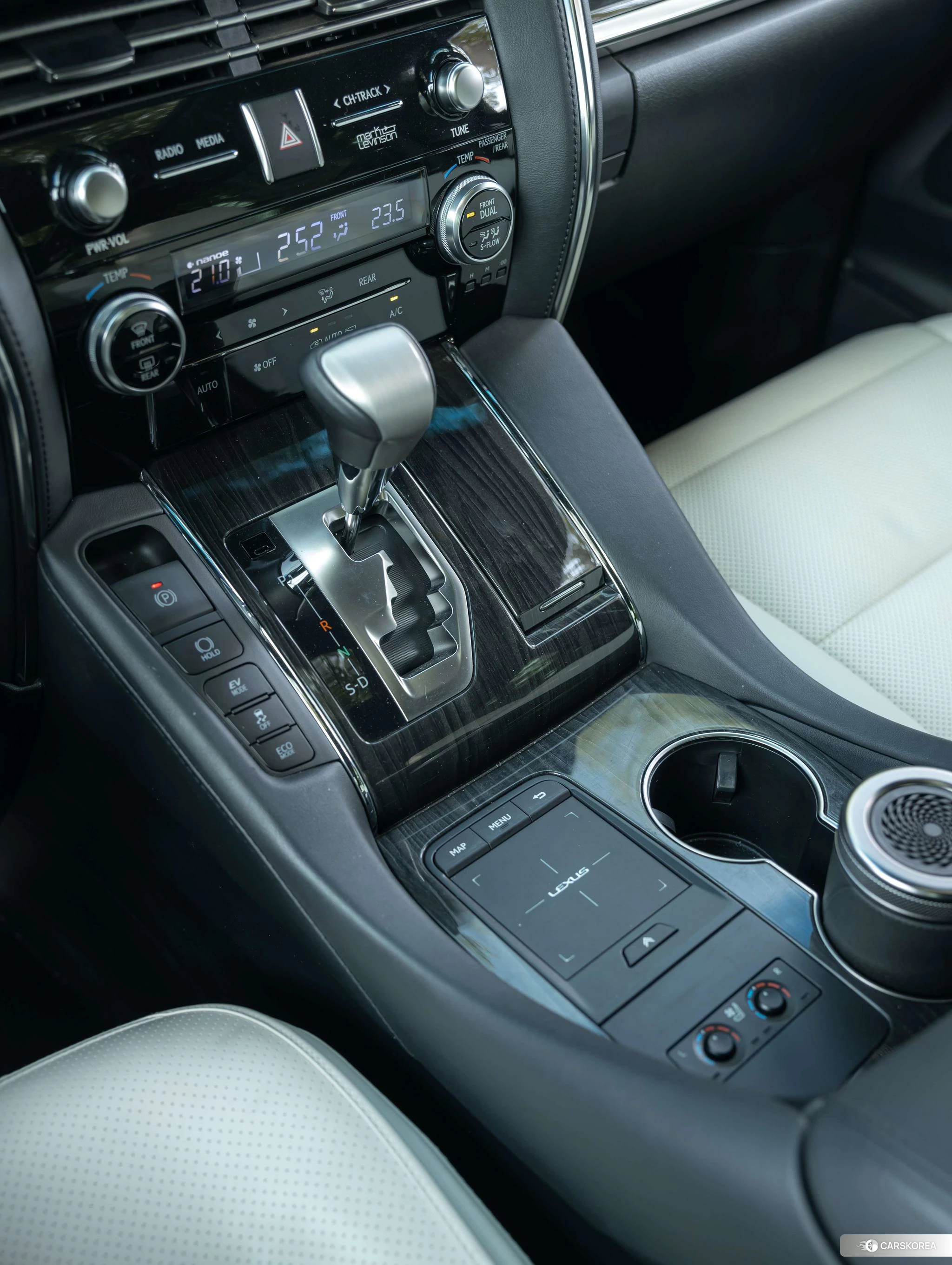 Lexus LM id 4421207 из Китая 8
