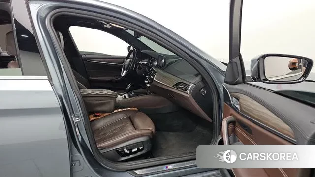 BMW 5 Series (G30) id 3742854 из Кореи 8