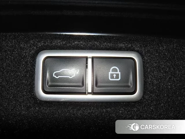 Hyundai Grandeur (GN7) id 3405624 из Кореи 8