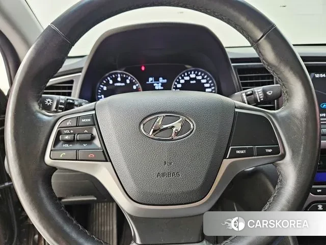 Hyundai Avante AD id 3345192 из Кореи 8