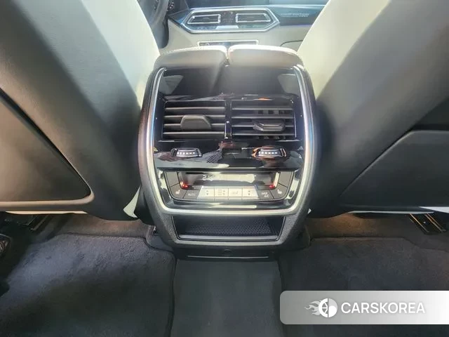 BMW X6M (G06) id 3686395 из Кореи 8