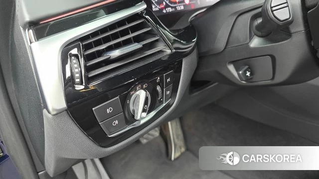 BMW 5 Series (G30) id 4542627 из Кореи 8