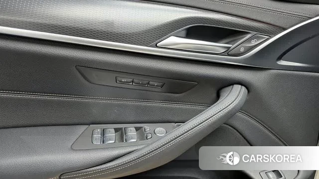 BMW 5 Series (G30) id 3620440 из Кореи 8