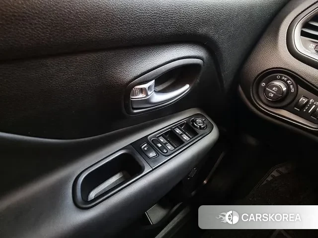 Jeep Renegade id 3681770 из Кореи 8