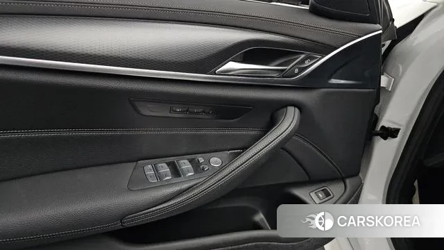 BMW 5 Series (G30) id 3389333 из Кореи 8