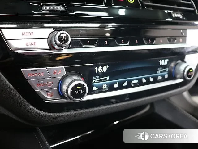 BMW 5 Series (G30) id 3016783 из Кореи 8