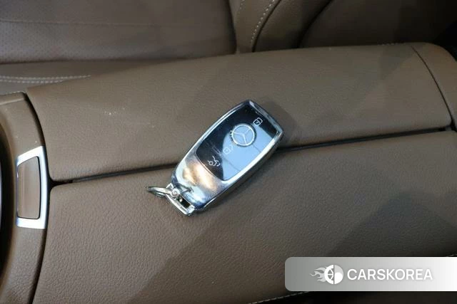 Mercedes-Benz E-class id 4265448 из Китая 8