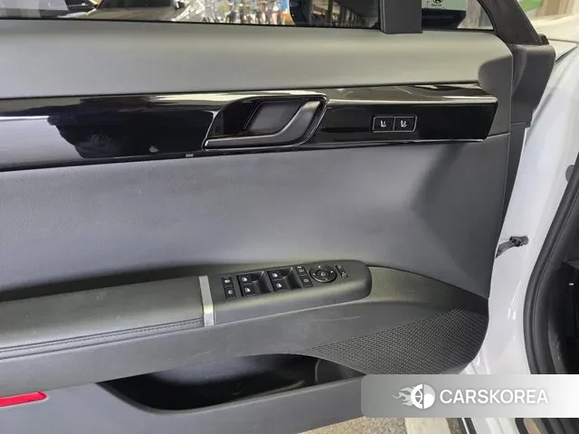 Hyundai Grandeur (GN7) id 3452497 из Кореи 8