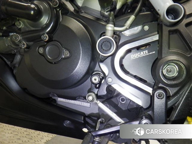 Ducati DIAVEL CARBON id 4229278 из Японии 8