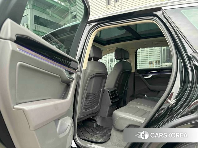 Volkswagen Touareg id 4261685 из Китая 8