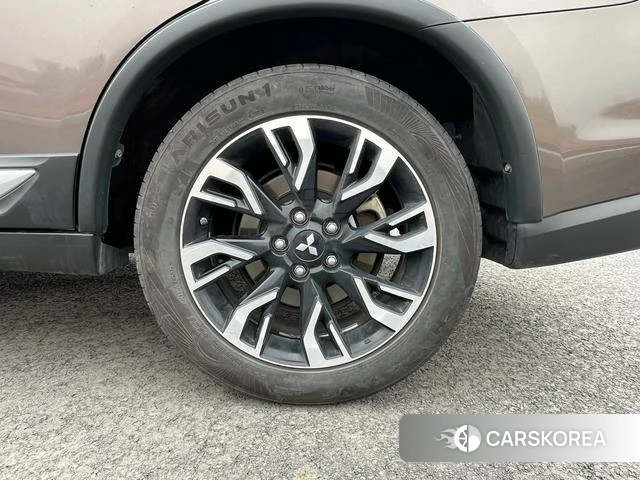 Mitsubishi  Outlander id 4207261 из Китая 8