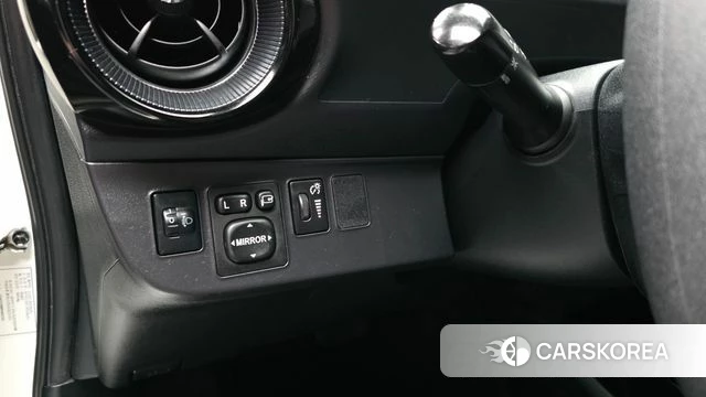 Toyota Prius C id 3879727 из Кореи 8