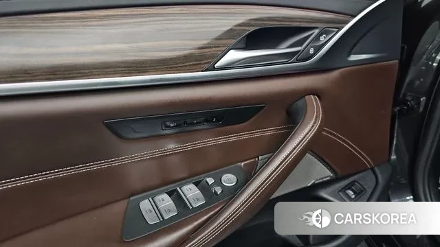 BMW 5 Series (G30) id 2891124 из Кореи 8