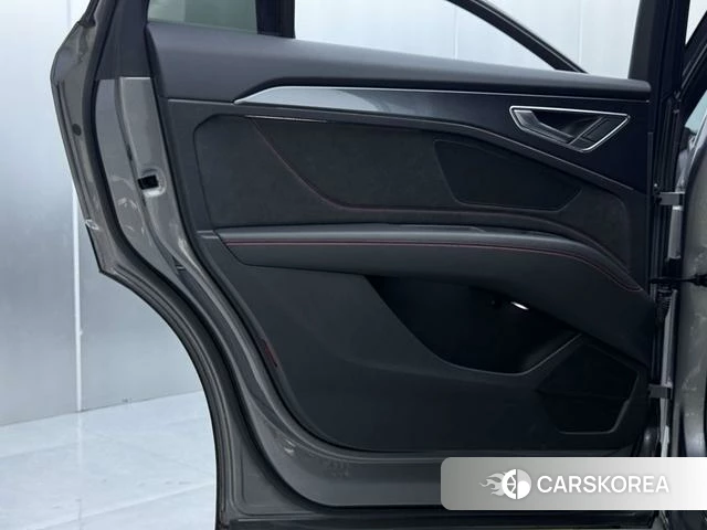 Audi Q5 e-tron id 4301169 из Китая 8