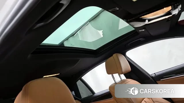 BMW 5 Series (G30) id 3788197 из Кореи 8