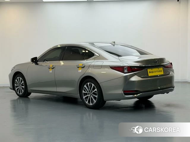 Lexus ES id 4238576 из Китая 8