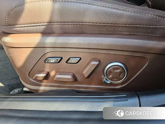 Hyundai Grandeur (GN7) id 3619442 из Кореи 8