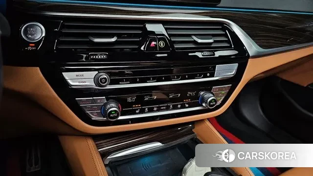 BMW 5 Series (G30) id 3389476 из Кореи 8