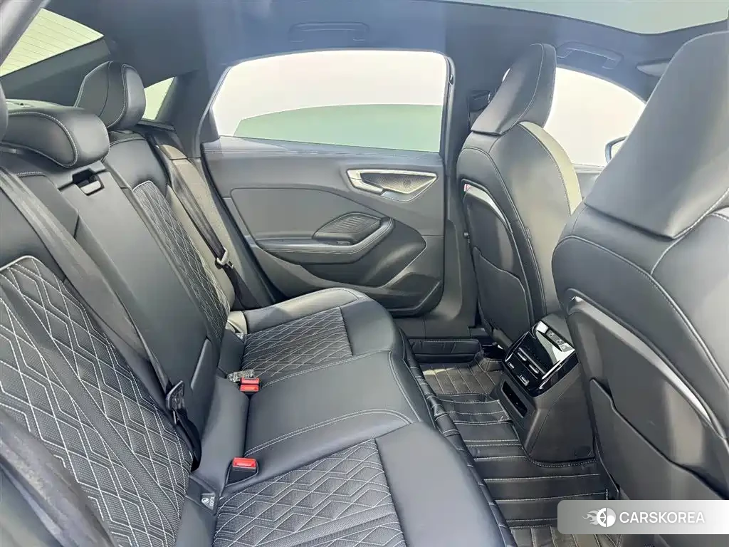 Audi A5L id 4576427 из Китая 8