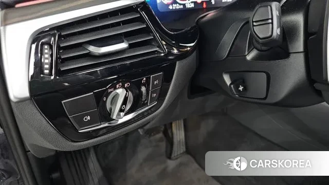 BMW 5 Series (G30) id 2984211 из Кореи 8