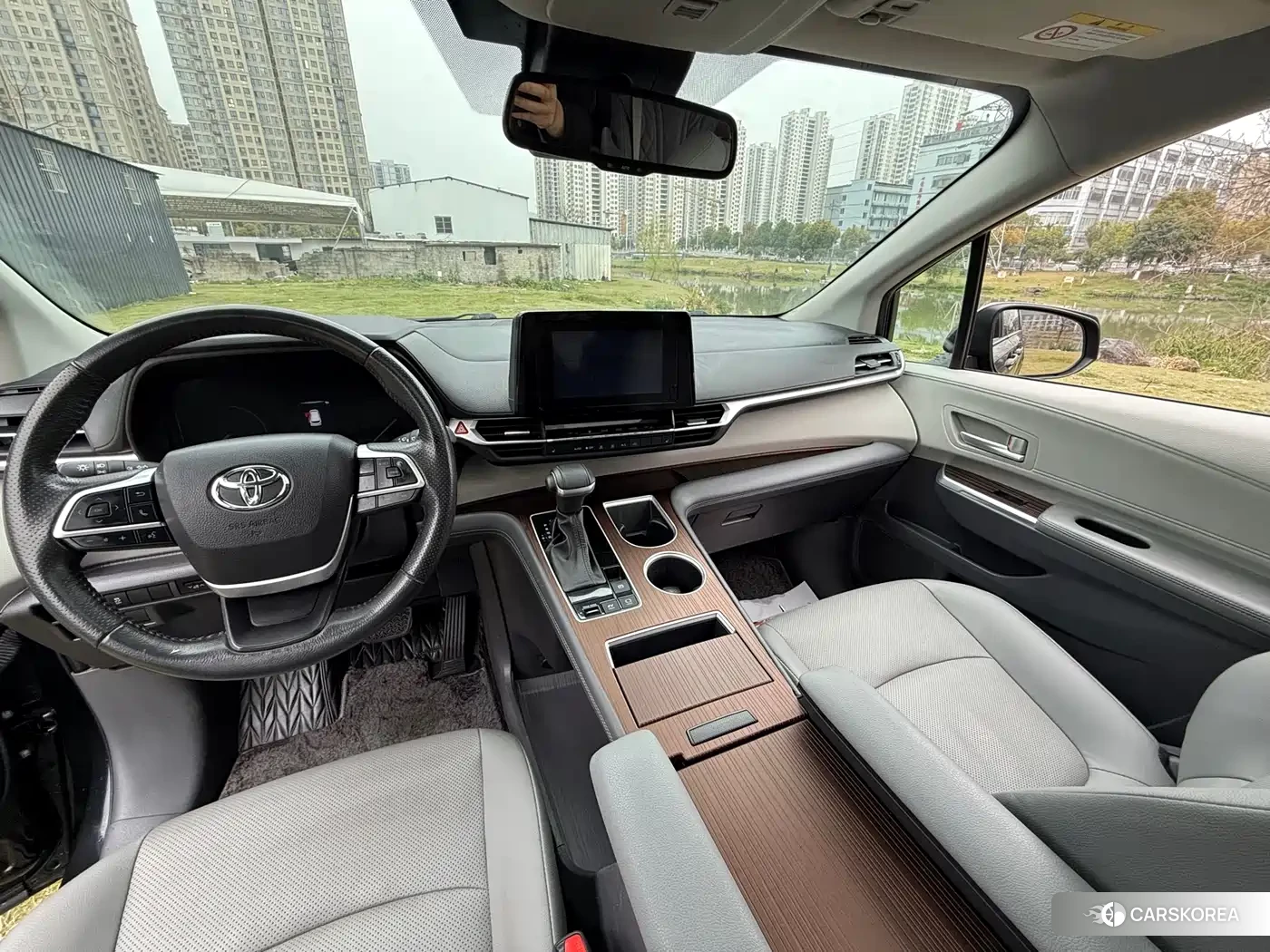Toyota Sienna id 4577852 из Китая 8