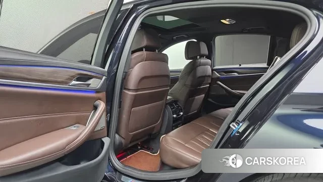 BMW 5 Series (G30) id 3302274 из Кореи 8