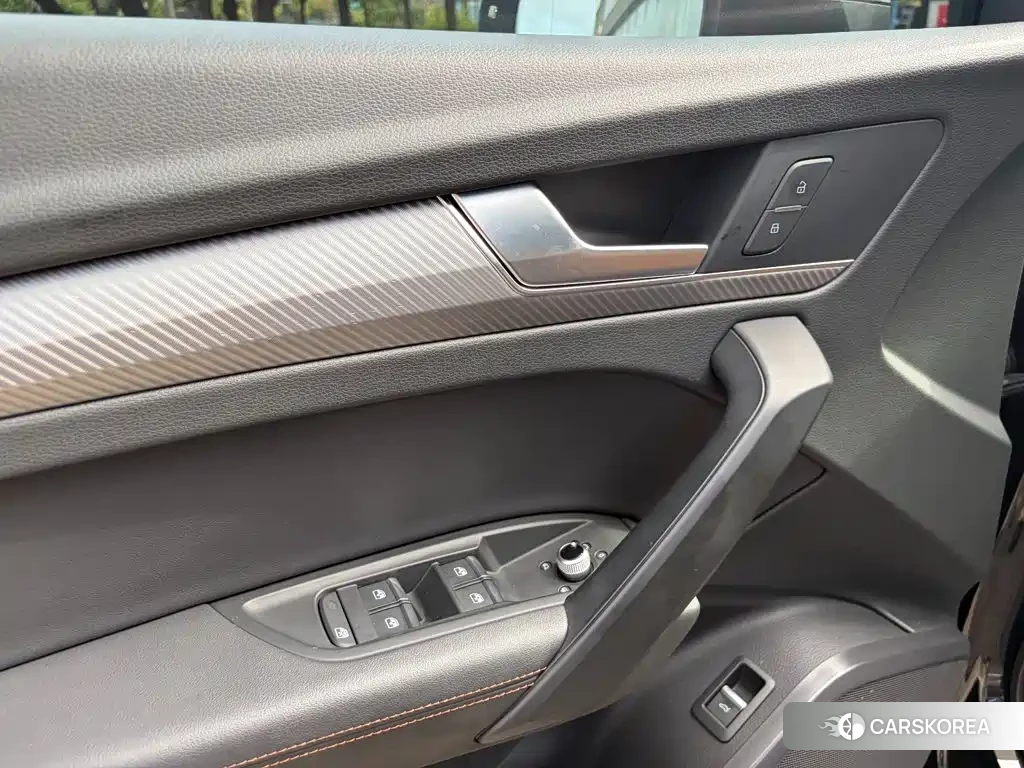 Audi Q5L id 4600834 из Китая 9
