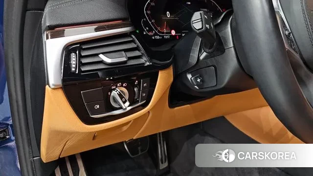 BMW 5 Series (G30) id 2999646 из Кореи 8