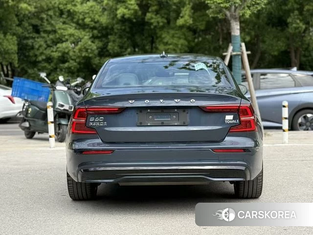 Volvo S60 PHEV id 4238356 из Китая 8