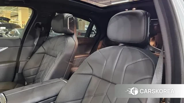 BMW 7 Series (G70) id 3082647 из Кореи 8