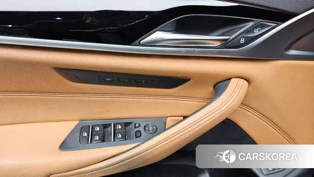 BMW 5 Series (G30) id 3514698 из Кореи 8