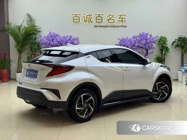 Toyota C-HR id 4348869 из Китая 8
