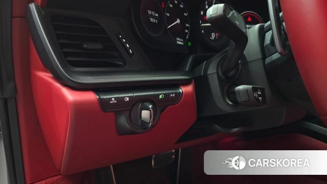 Porsche 911(992) id 4281001 из Кореи 8