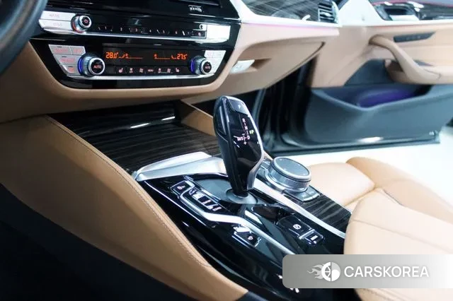 BMW 5 Series (G30) id 3572812 из Кореи 8