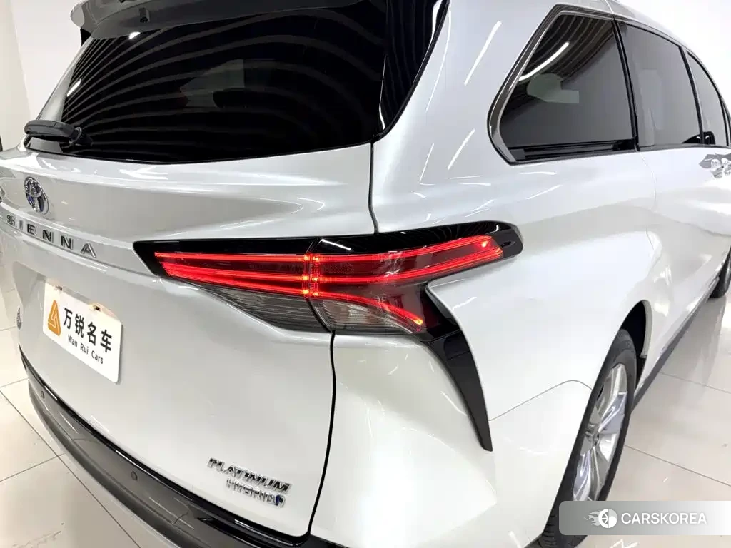 Toyota Sienna id 4583797 из Китая 8