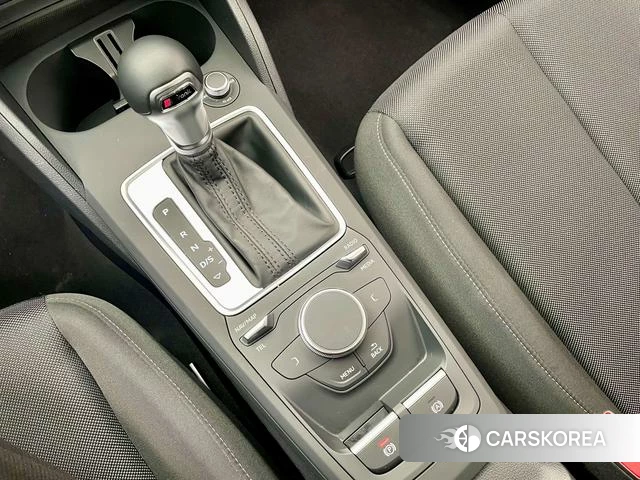 Audi Q2L id 4238112 из Китая 8