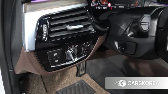 BMW 5 Series (G30) id 3587787 из Кореи 8