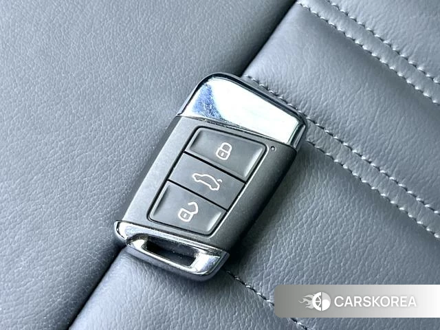 Volkswagen Passat id 4261849 из Китая 8