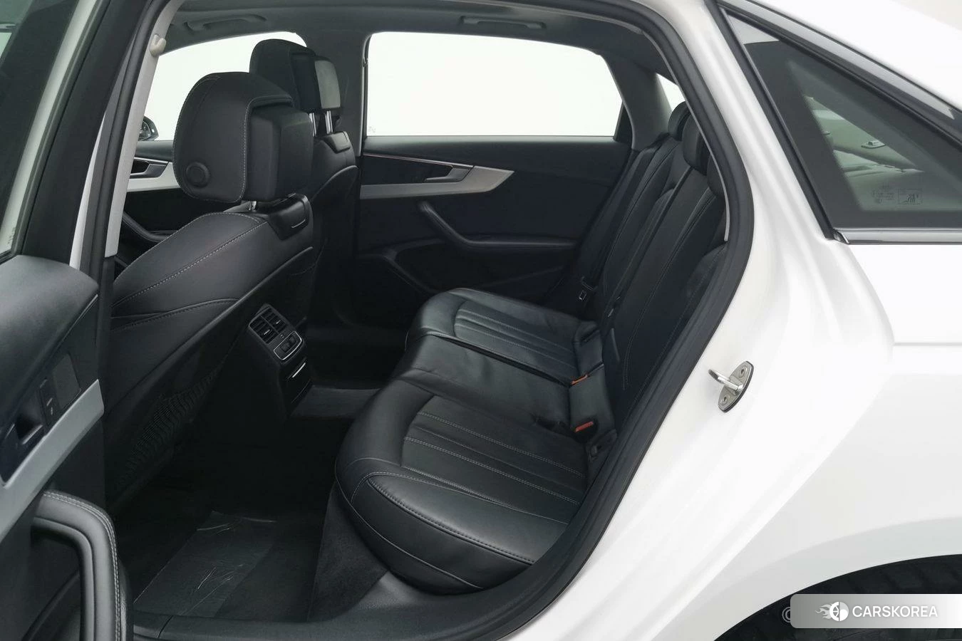 Audi A4L id 4479322 из Китая 8
